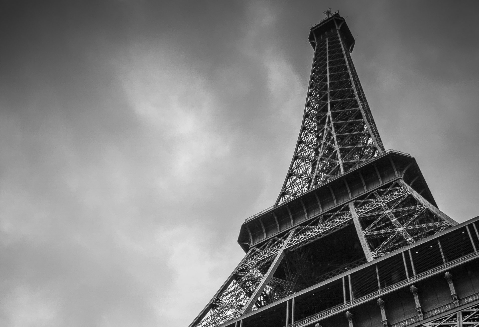 eiffel-tower-8286571