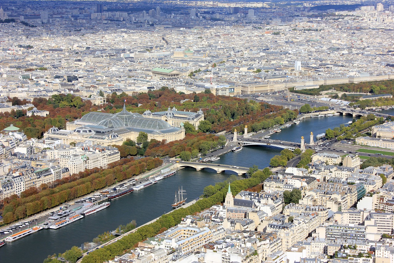 paris-4878356_1280
